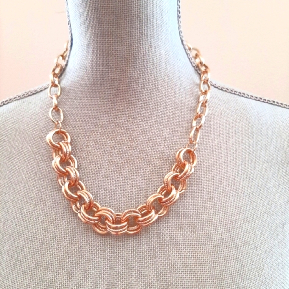 NEW Gorgeous Gold Necklace